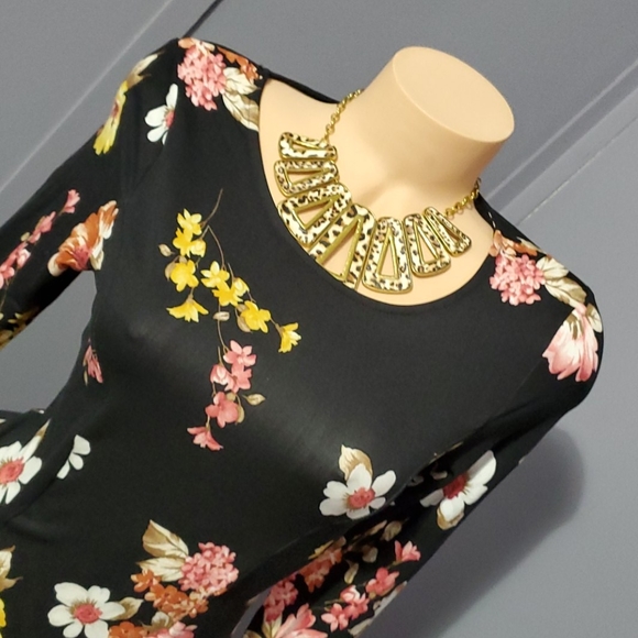 Stunning Black Floral Day Dress - Picture 2 of 8